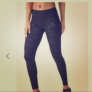 NWT Fabletics Salar Leggings